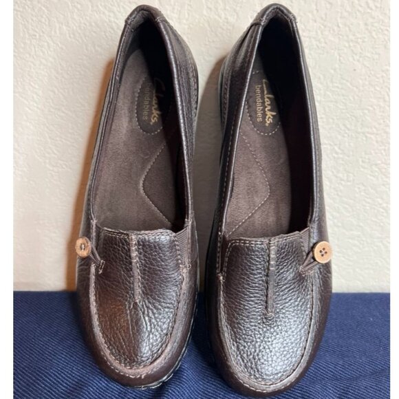Clarks Bendables Women's Brown Leather Slip-On Loafers Size 8.5M Button Detail - Picture 1 of 9